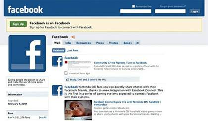 Facebook với công cụ cập nhật status và comment (bình luận) xuất sắc.